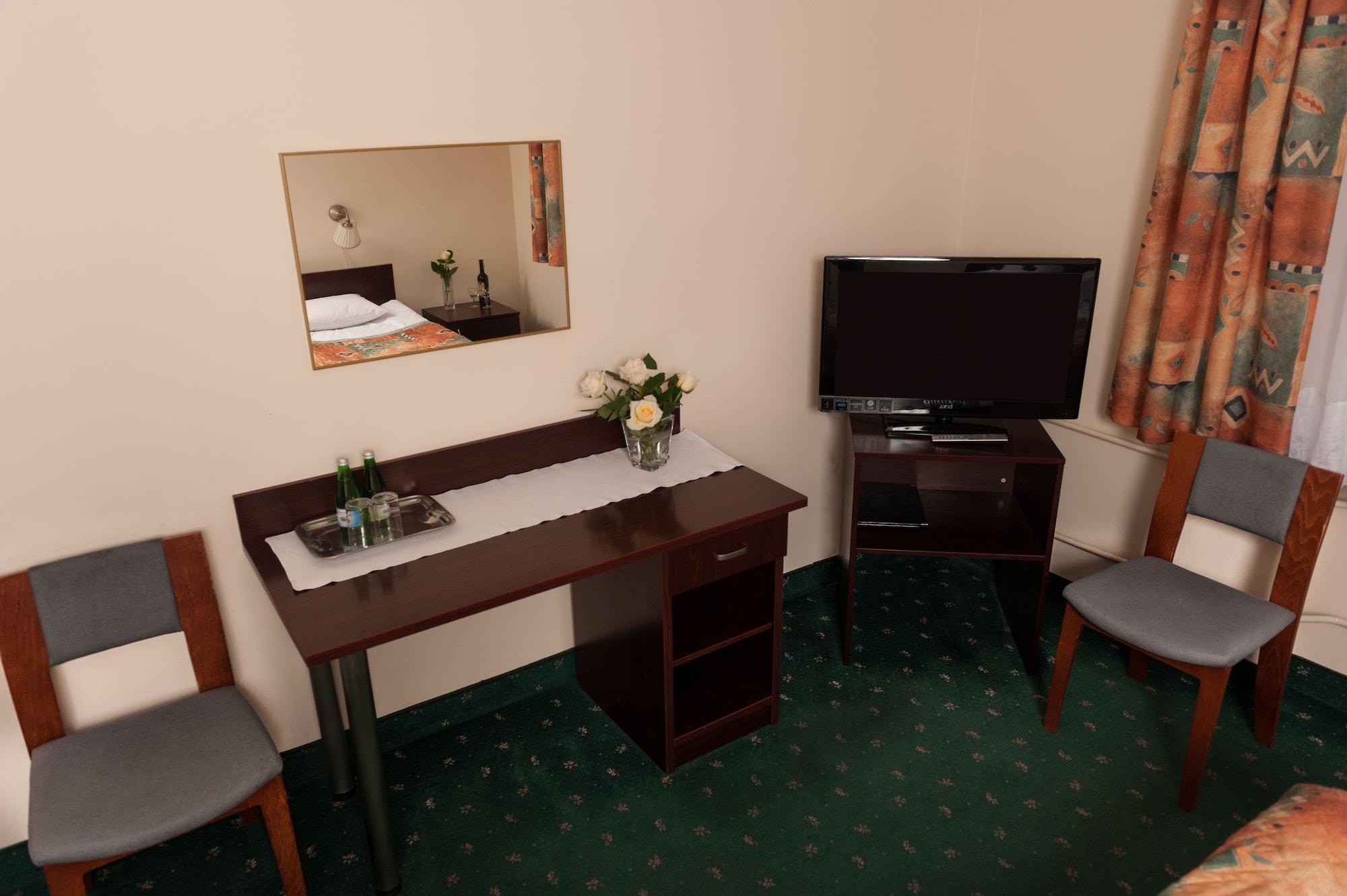 Parkhotel Economic Wielka Wies  Екстериор снимка
