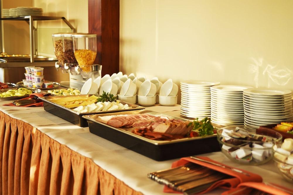 Parkhotel Economic Wielka Wies  Екстериор снимка