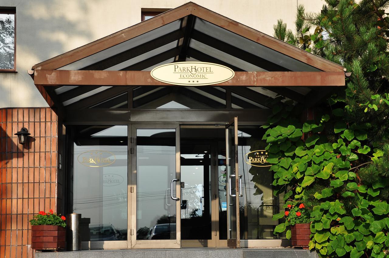 Parkhotel Economic Wielka Wies  Екстериор снимка