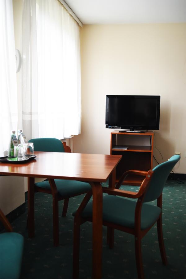 Parkhotel Economic Wielka Wies  Екстериор снимка