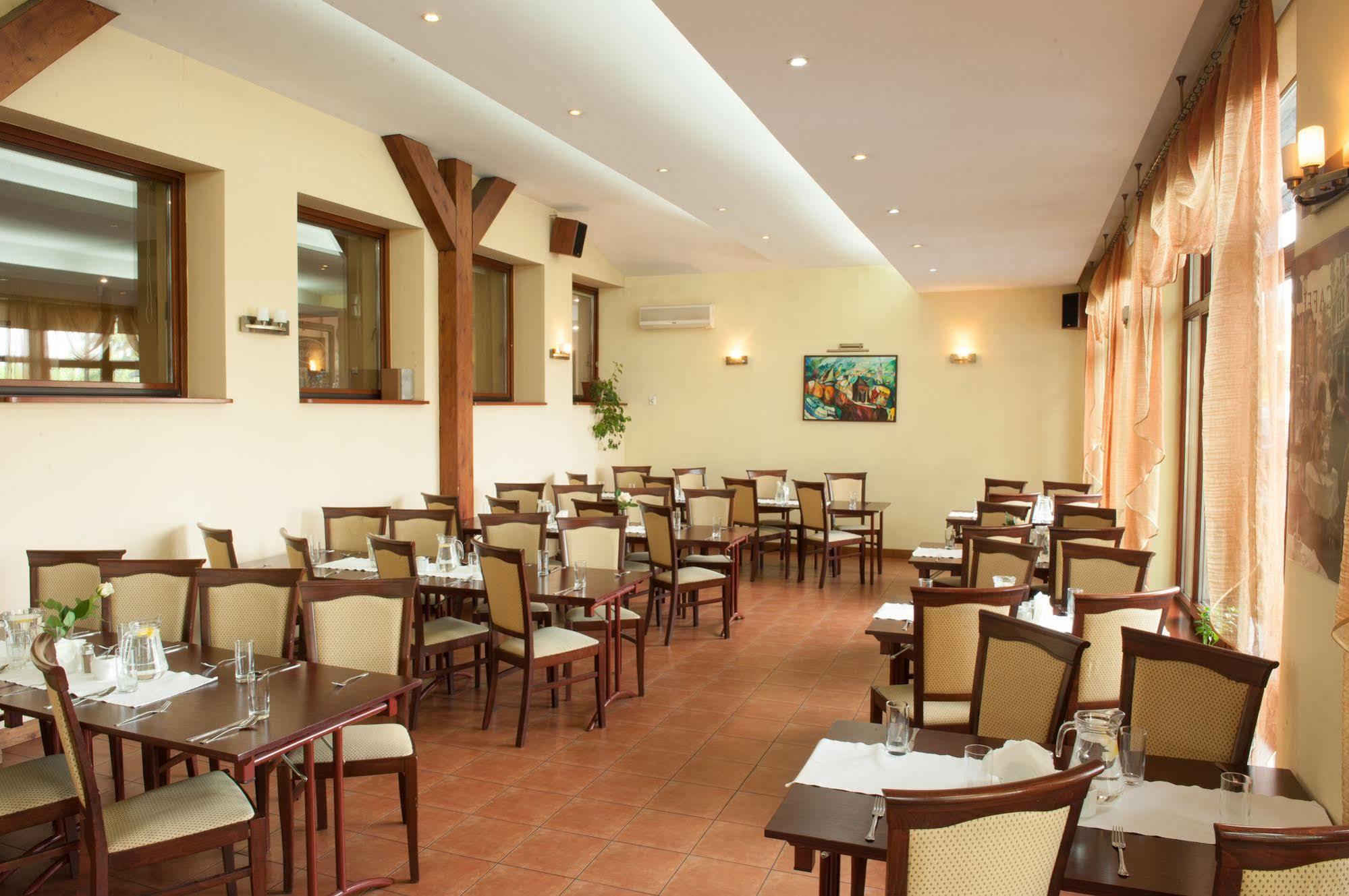 Parkhotel Economic Wielka Wies  Екстериор снимка
