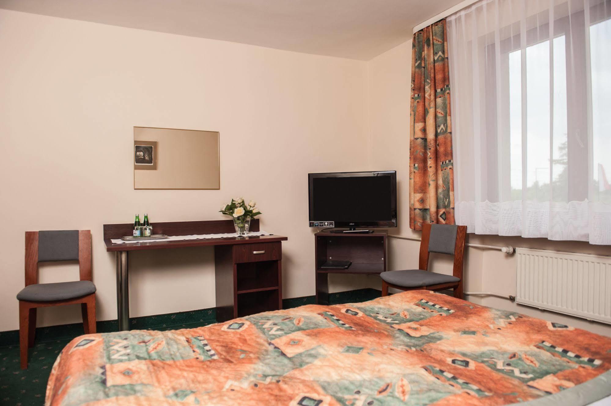 Parkhotel Economic Wielka Wies  Екстериор снимка