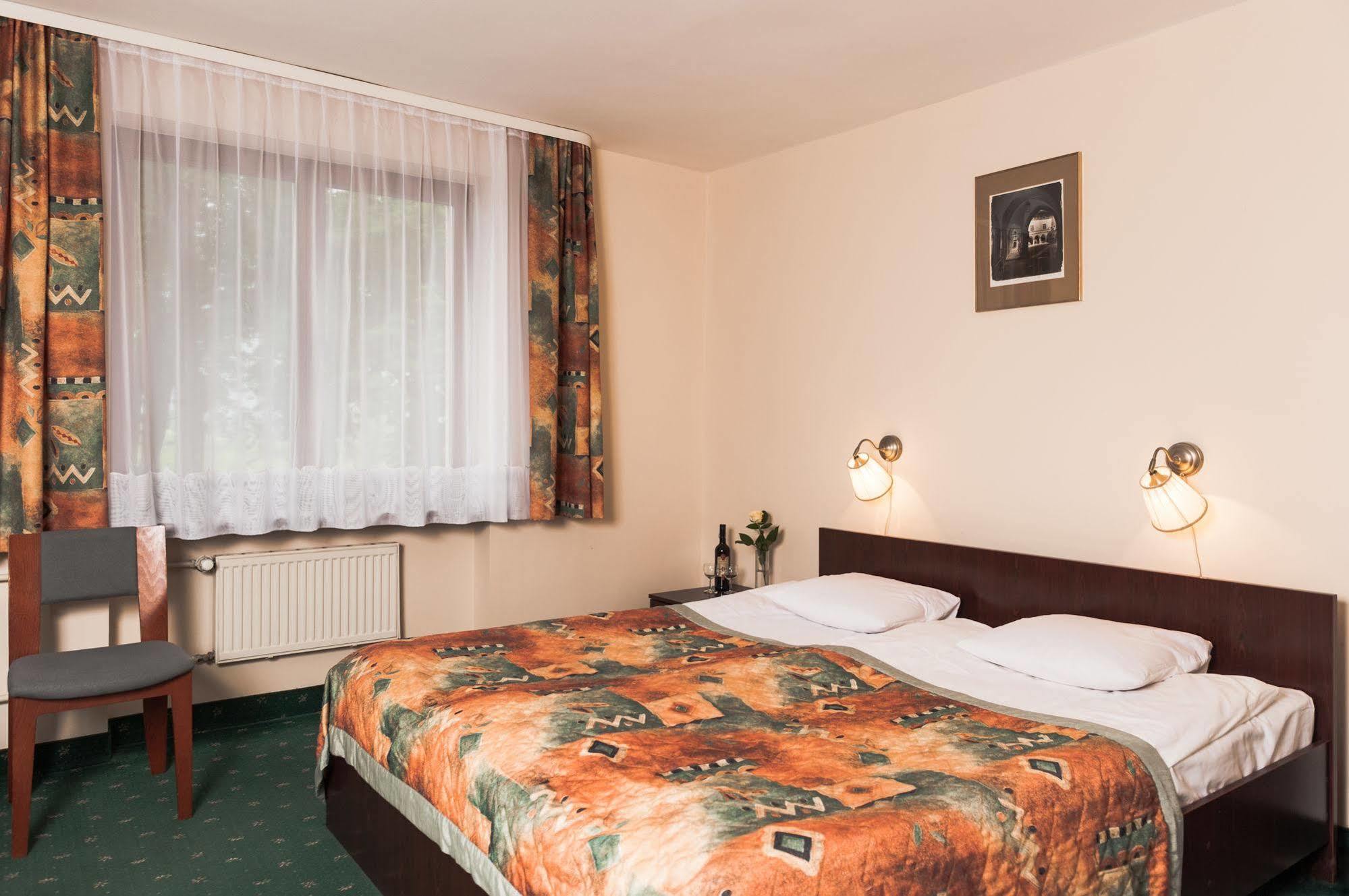 Parkhotel Economic Wielka Wies  Екстериор снимка
